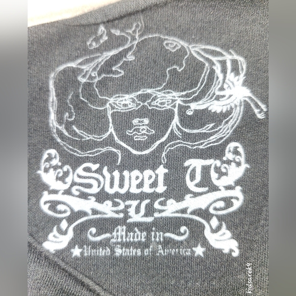 Beautiful beaded spider 🕷 web LS shirt. 🖤 - Picture 8 of 8